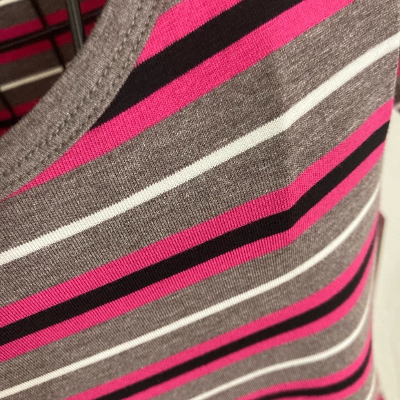 LuLaRoe Classic T, Size XS, NWT - Picture 2 of 5